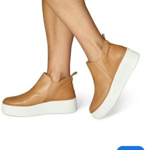 J Slides Women's Tan Slip-On Sneakers. Leather